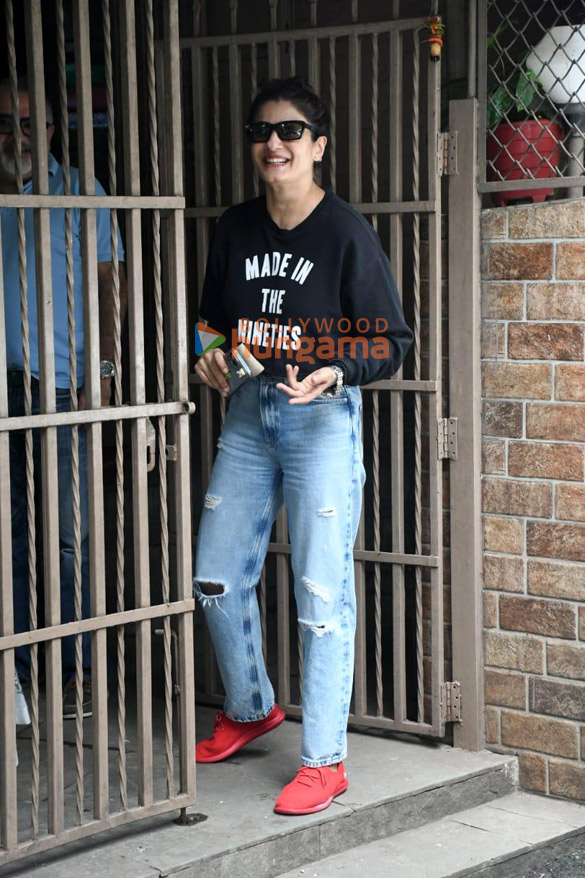 photos raveena tandon snapped outside a dubbing studio 1