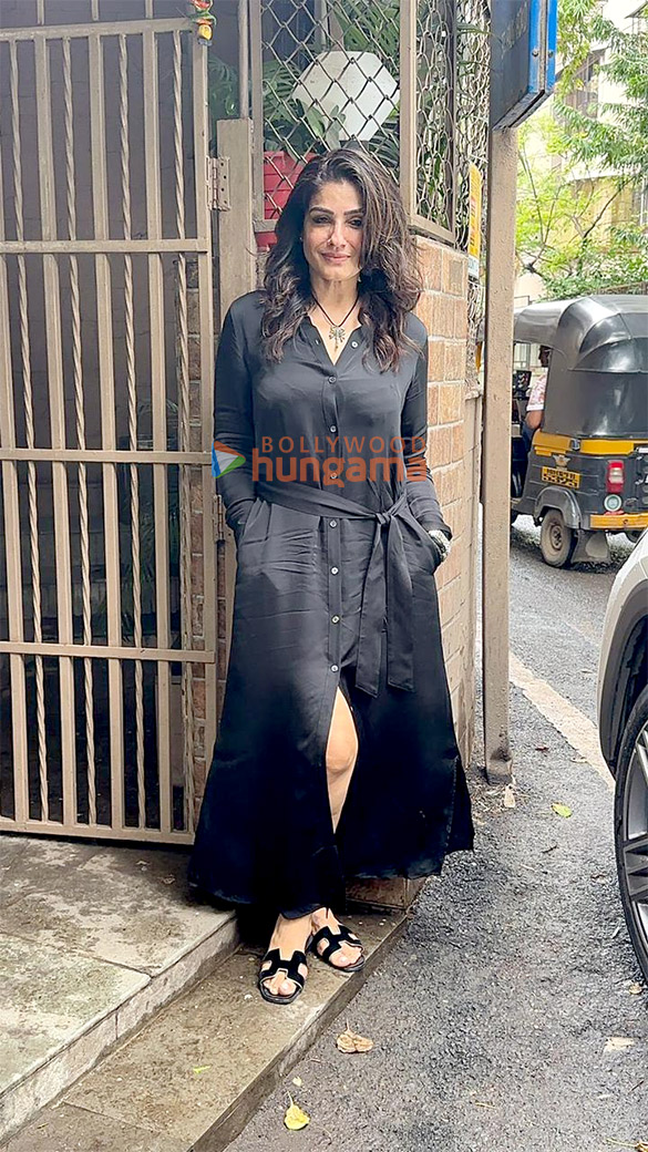 photos raveena tandon snapped outside a dubbing studio in bandra 1