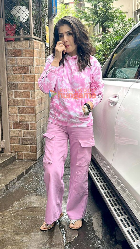photos raveena tandon snapped outside a dubbing studio in bandra 5