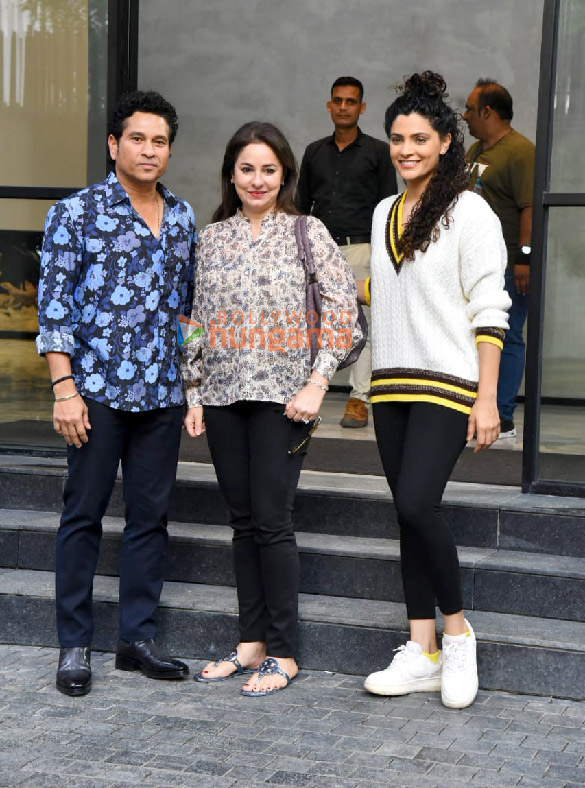 photos saiyami kher sachin tendulkar anjali tendulkar and r balki snapped at the special screening of film ghoomer 4