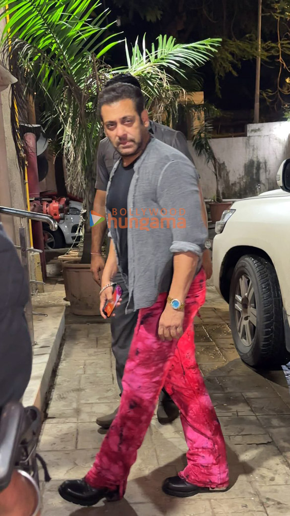 photos salman khan and aayush sharma snapped at arbaaz khans home for her birthday celebrations 5