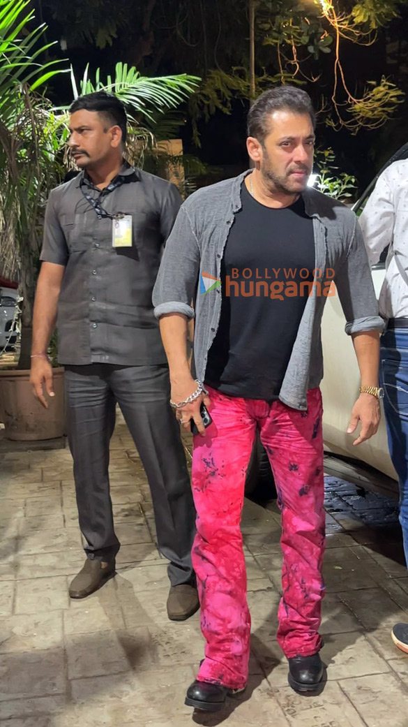 photos salman khan and aayush sharma snapped at arbaaz khans home for her birthday celebrations 9