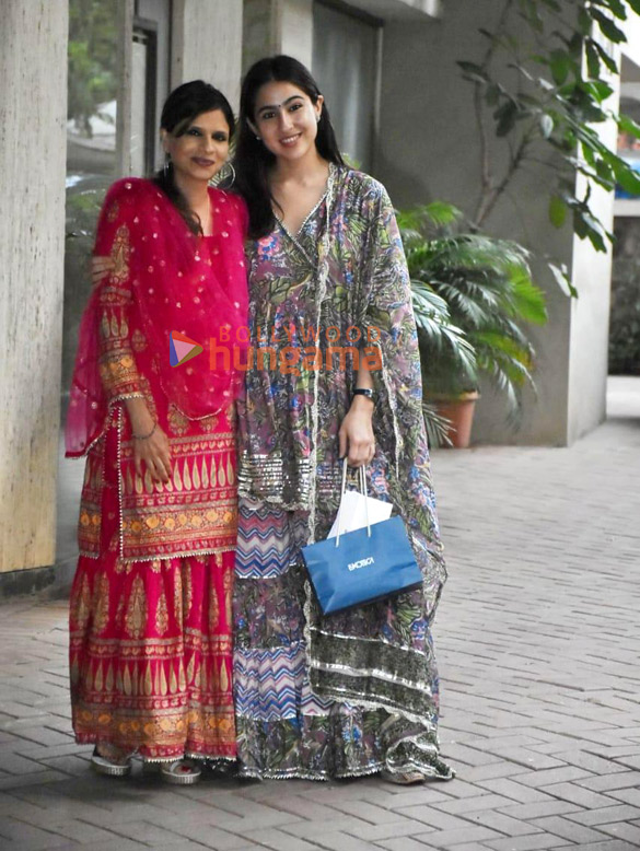 Photos: Sara Ali Khan, Soha Ali Khan and Saba Ali Khan snapped at Kareena Kapoor Khan’s house in Bandra