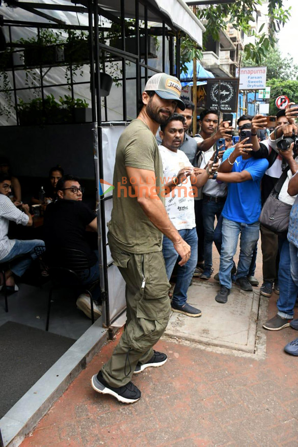 Photos: Shahid Kapoor and Giorgia Andriani snapped in Bandra Photos: Shahid Kapoor and Giorgia Andriani snapped in Bandra