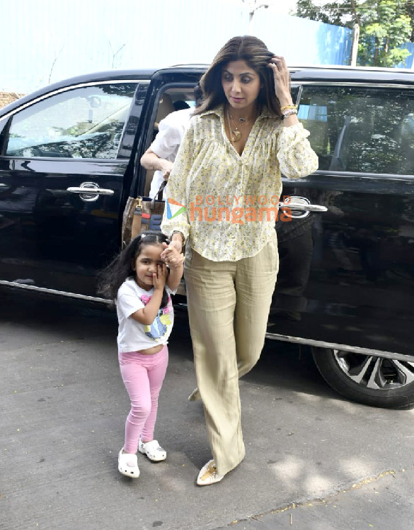 Photos: Shilpa Shetty snapped in Juhu Photos: Shilpa Shetty snapped in Juhu