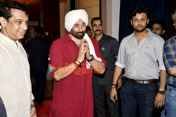 photos sunny deol anil sharma and utkarsh sharma attend gadar 2 success press conference 2