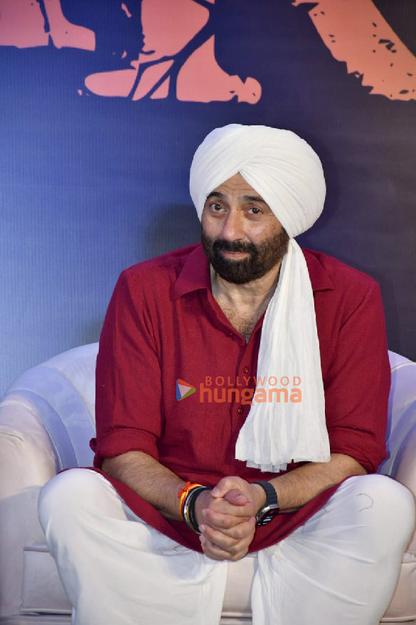 photos sunny deol anil sharma and utkarsh sharma attend gadar 2 success press conference 9