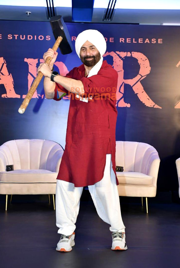 photos sunny deol anil sharma and utkarsh sharma attend gadar 2 success press conference more 6