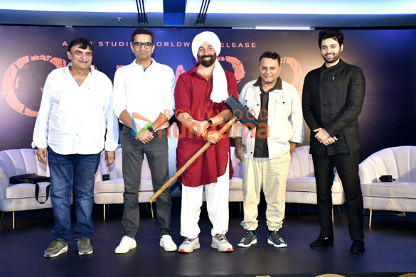 photos sunny deol anil sharma and utkarsh sharma attend gadar 2 success press conference more 7