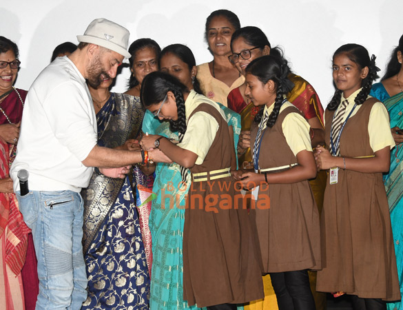 photos sunny deol snapped celebrating rakshabandhan with beti association children during a special gadar 2 screening 77 1