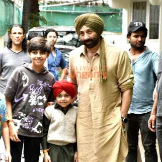 Photos: Sunny Deol snapped with his fans at Sunny Super Sound