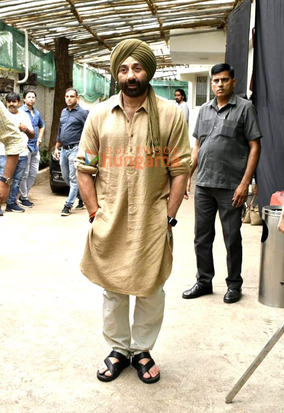 photos sunny deol snapped with his fans at sunny super sound 3