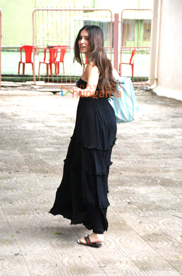 photos tara sutaria snapped in khar 2