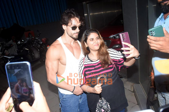 photos tiger shroff snapped in andheri 3 2