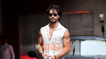 Photos: Tiger Shroff snapped in Khar