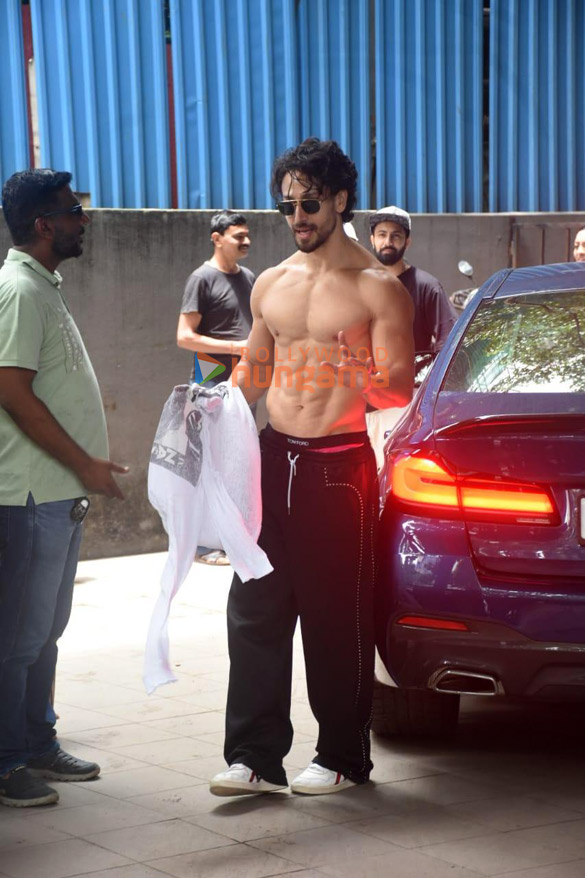 photos tiger shroff snapped shirtless 1