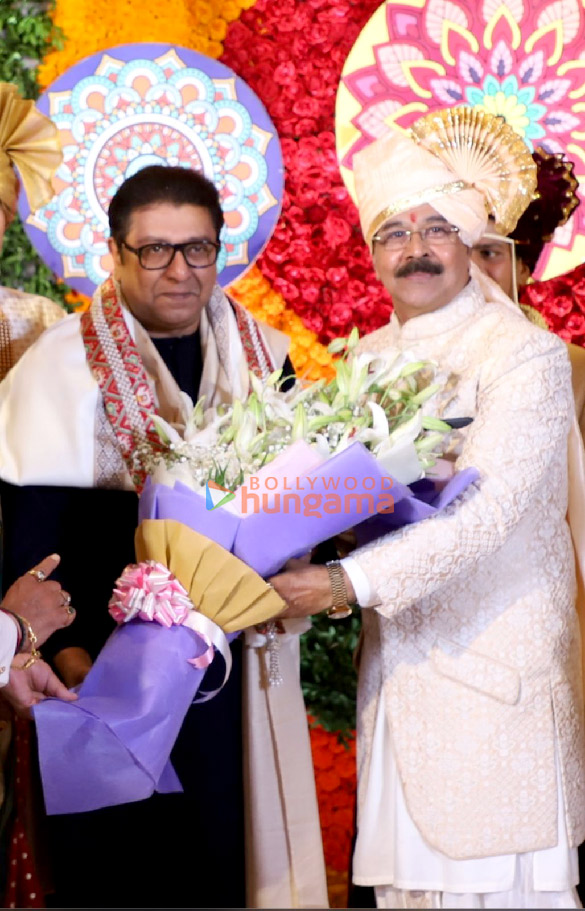 photos usha mangeshkar raj thackeray and nana patole attend aashay wagholikar and vaishnavi baguls wedding 4