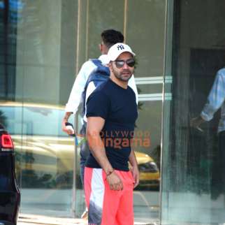 Photos: Varun Dhawan snapped in Andheri