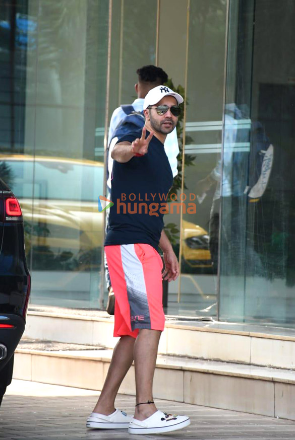 photos varun dhawan snapped in andheri 5 2