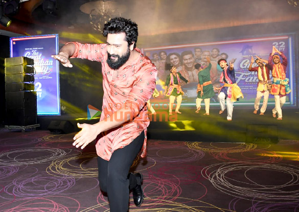 photos vicky kaushal snapped at kanhaiya twitter pe aaja song launch from the great indian family at novotel 5