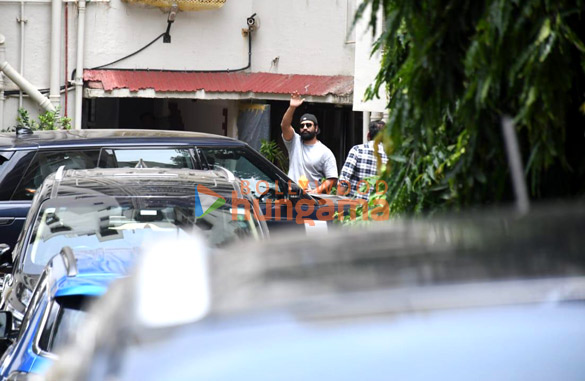 photos vicky kaushal spotted in bandra 1 4