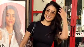 Casual & Stylish Kritika Kamra gets clicked at a salon