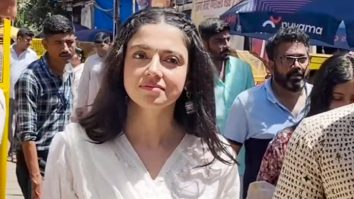 Divya Khosla Kumar, Pearl Puri & Meezaan Jafri seek blessings as they get clicked at Lalbaug
