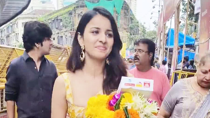 Mahima Makwana looks cute dressed in a yellow saree at Lalbaug