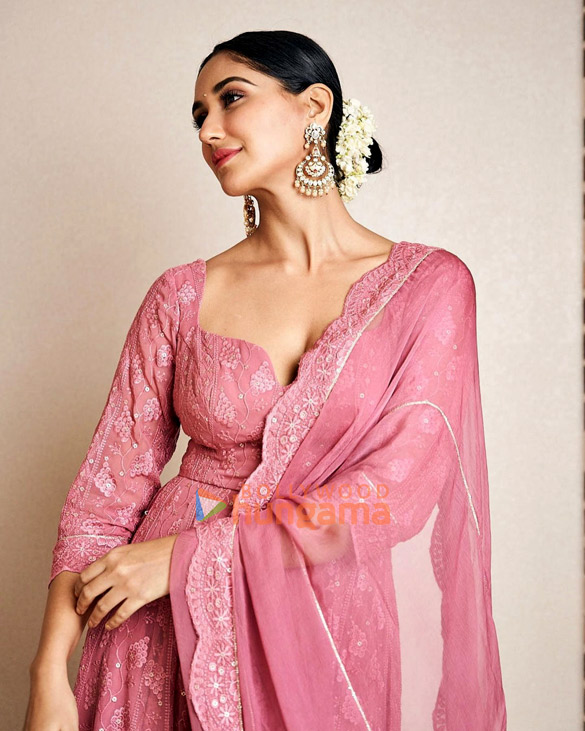 nikita dutta 4 40