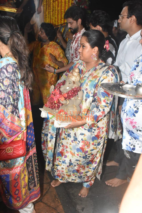 photos aayush sharma arpita khan and others snapped during ganpati visarjan 2
