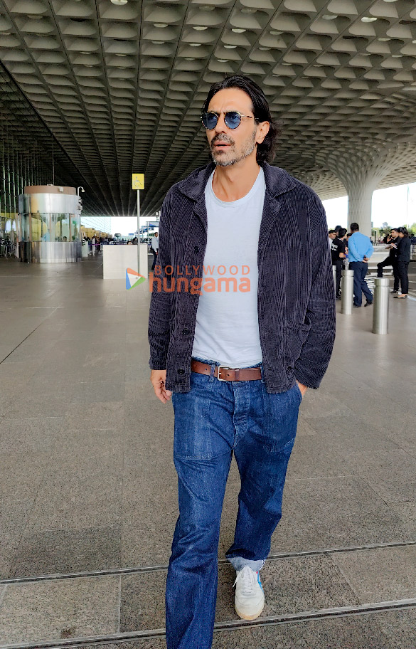 photos arjun rampal and sussanne khan snapped at the airport 3