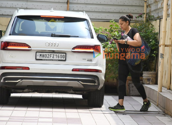 photos bipasha basu spotted outside the gym 4