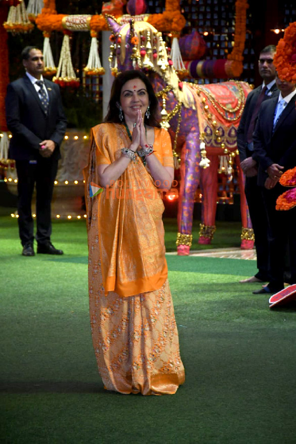 photos celebs arrive at ambanis house for ganpati darshan 3