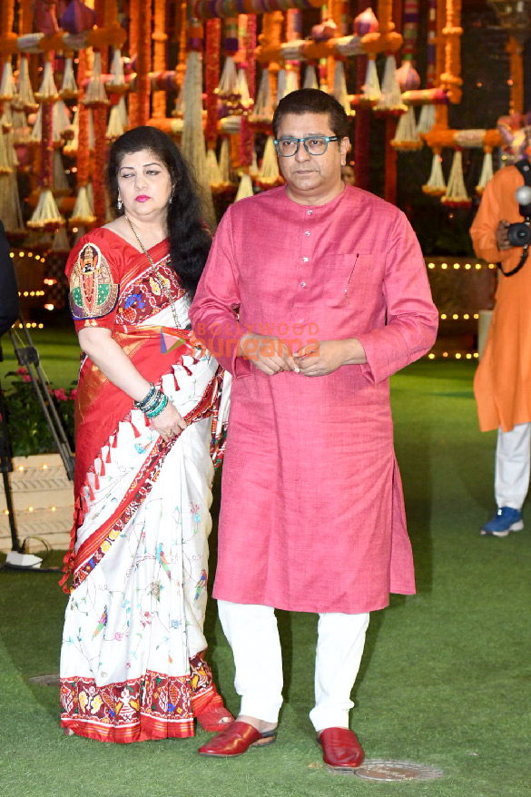 photos celebs arrive at ambanis house for ganpati darshan 6