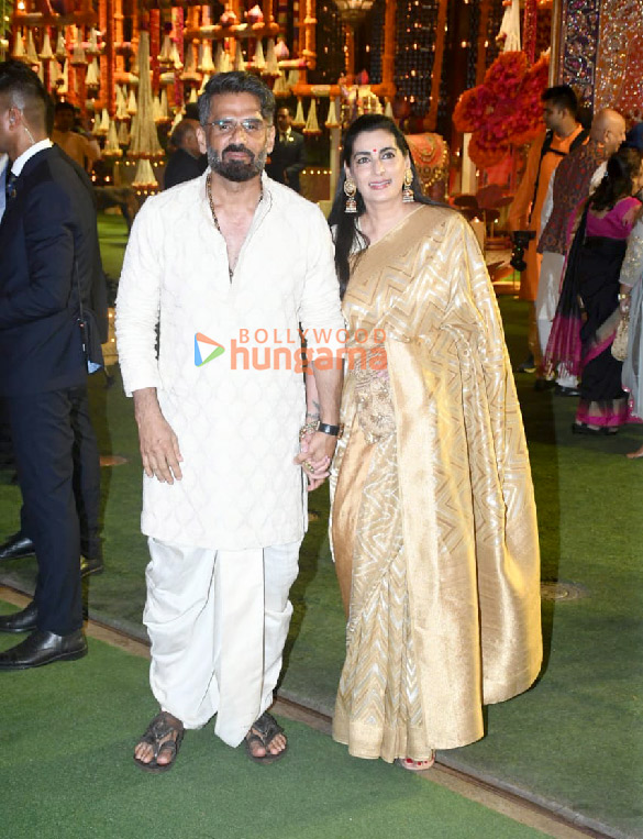 photos celebs arrive at ambanis house for ganpati darshan5 6