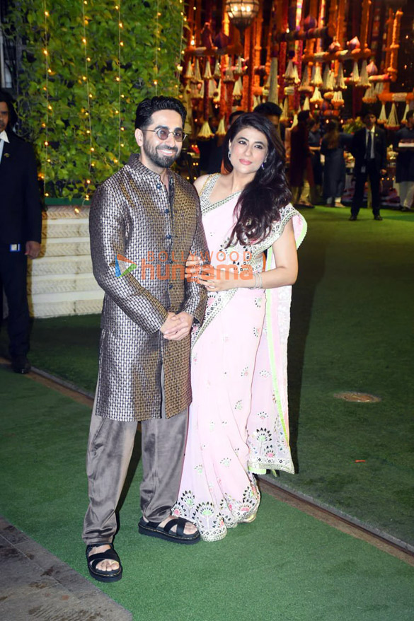 photos celebs arrive at ambanis house for ganpati darshan9 15