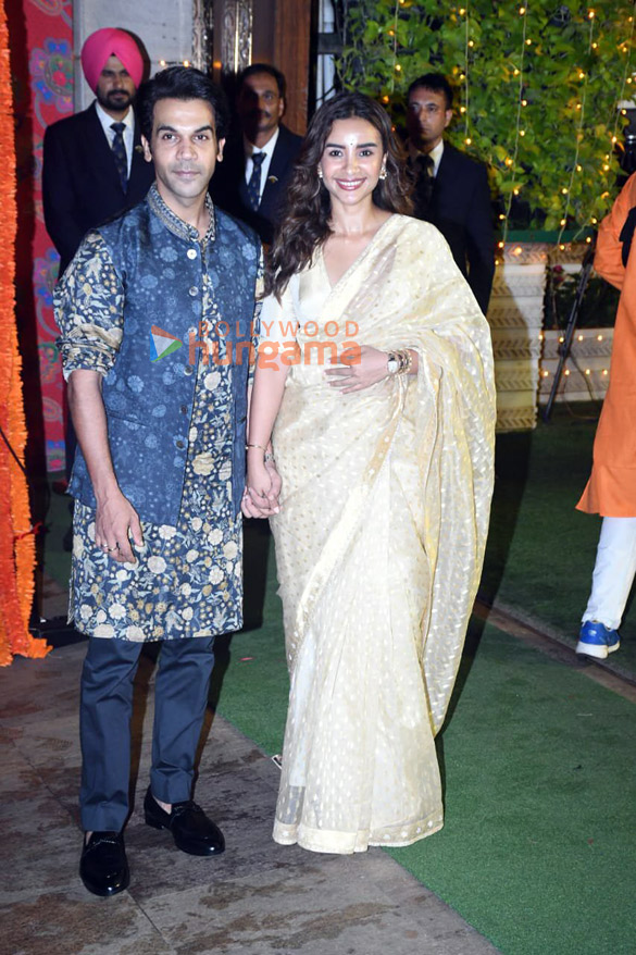 photos celebs arrive at ambanis house for ganpati darshan9 19