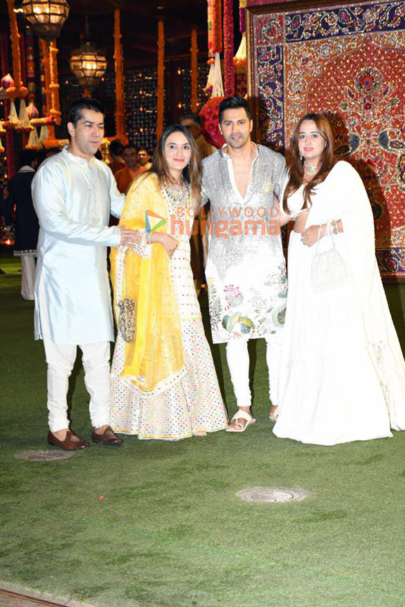 photos celebs arrive at ambanis house for ganpati darshan9 2