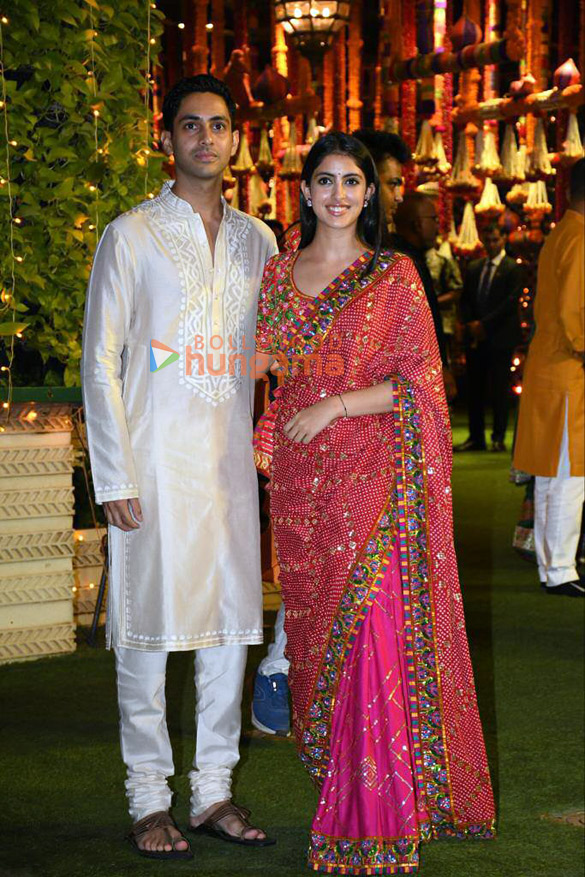 photos celebs arrive at ambanis house for ganpati darshan9 21