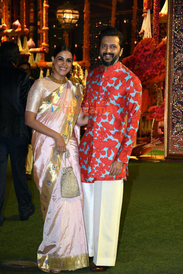 photos celebs arrive at ambanis house for ganpati darshan9 22