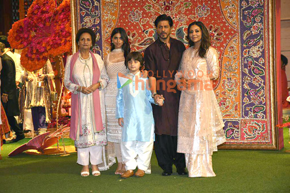photos celebs arrive at ambanis house for ganpati darshan9 4