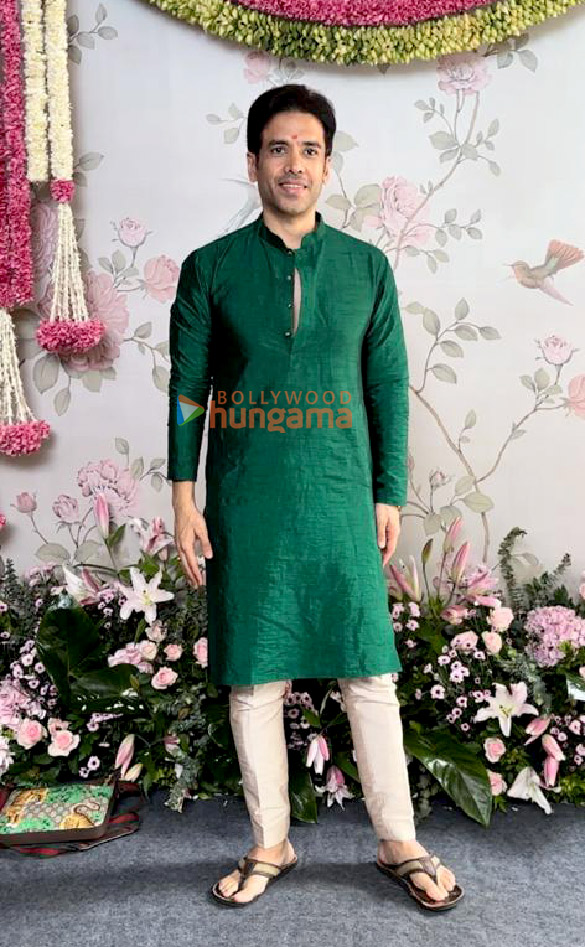 photos celebs arrive at arpita khans house for ganpati darshan 7