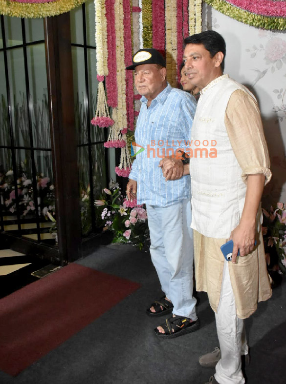 photos celebs arrive at arpita khans house for ganpati darshan2 5 2