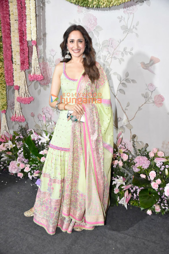 photos celebs arrive at arpita khans house for ganpati darshan7 5