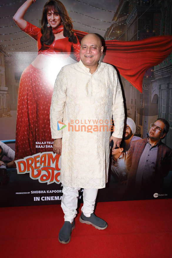 photos celebs grace the success bash of dream girl 2 5