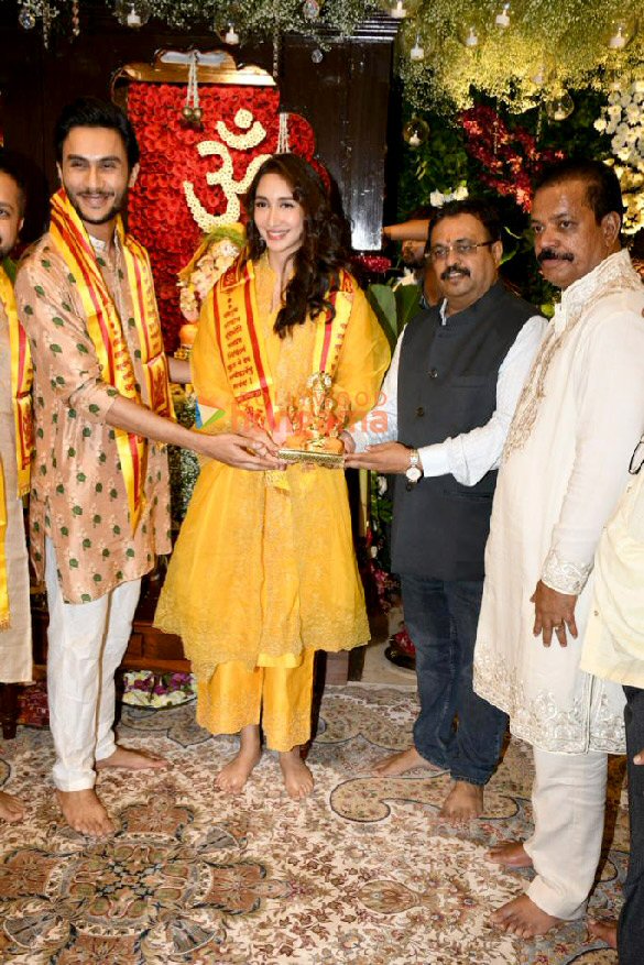 photos celebs snapped at cms residence for ganpati darshan 16