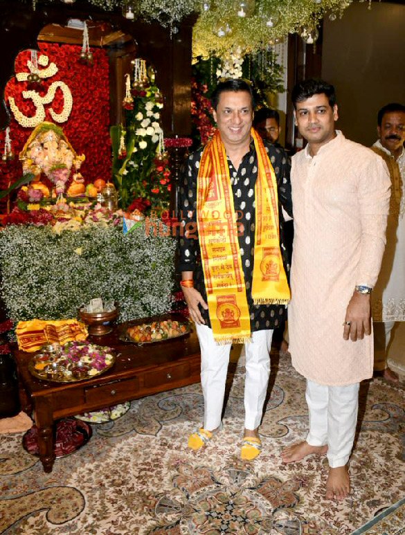 Photos Celebs snapped at CM’s residence for Ganpati Darshan (24)