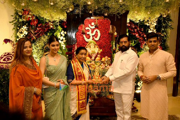 photos celebs snapped at cms residence for ganpati darshan 9