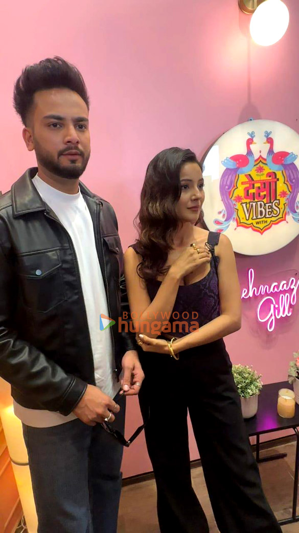 photos elvish yadav snapped on the sets of shehnaaz gills chat show 3