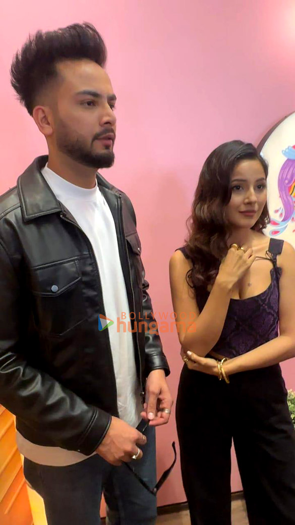 photos elvish yadav snapped on the sets of shehnaaz gills chat show 4